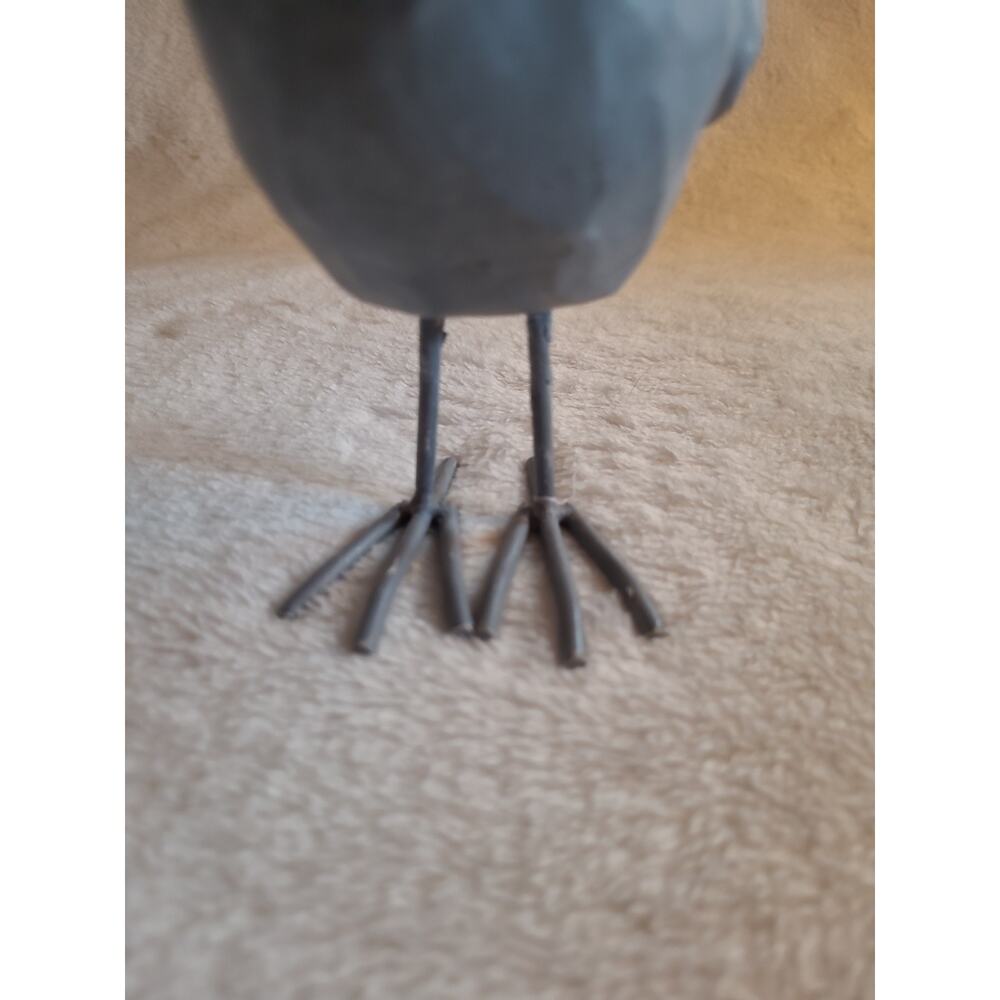 Rustic Gray Resin Bird Figurine with Crown Metal Feet Shabby Chic Farmhouse Deco - Picture 4 of 6
